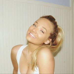 Meet your Posher, Avery